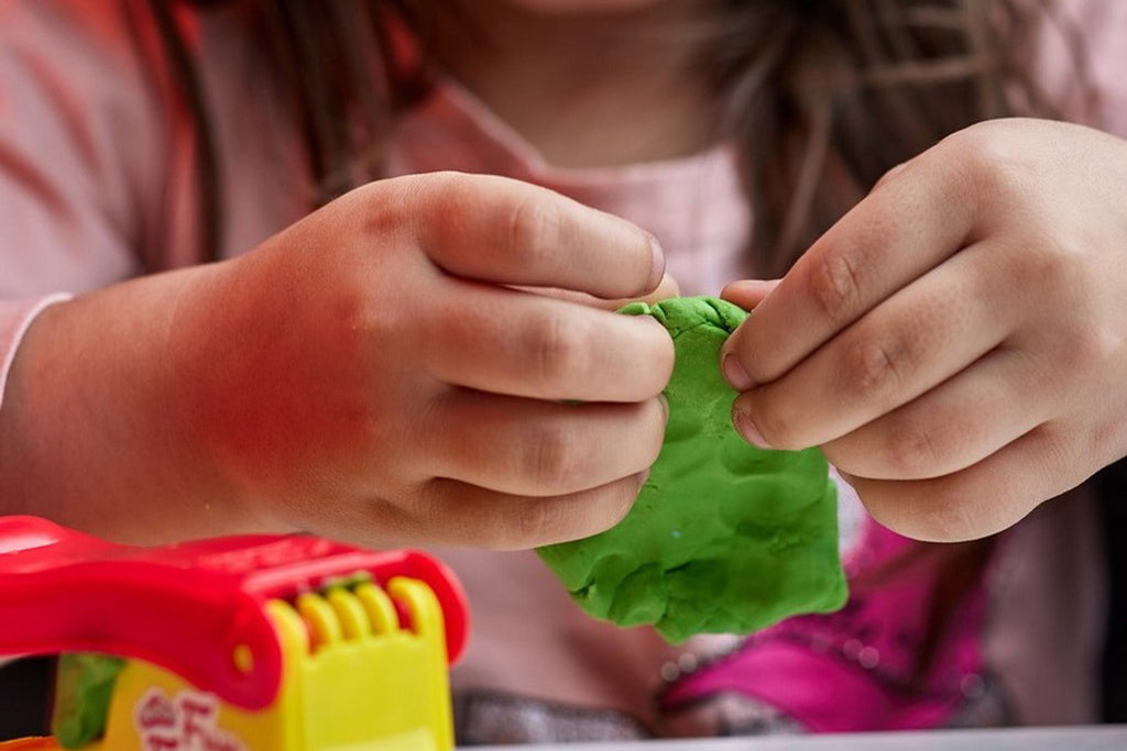 Fine motor skills with Papa’s Clay